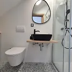 Cozy With Seaview And Parking Ideal For Small Family * Brzac