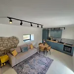 Cozy With Seaview And Parking Ideal For Small Family Brzac