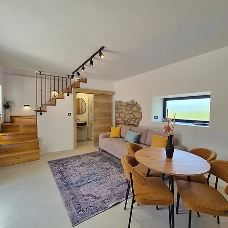 Cozy With Seaview And Parking Ideal For Small Family *