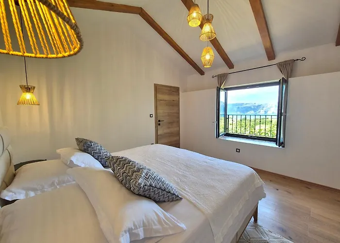 Cozy With Seaview And Parking Ideal For Small Family Vikendica *