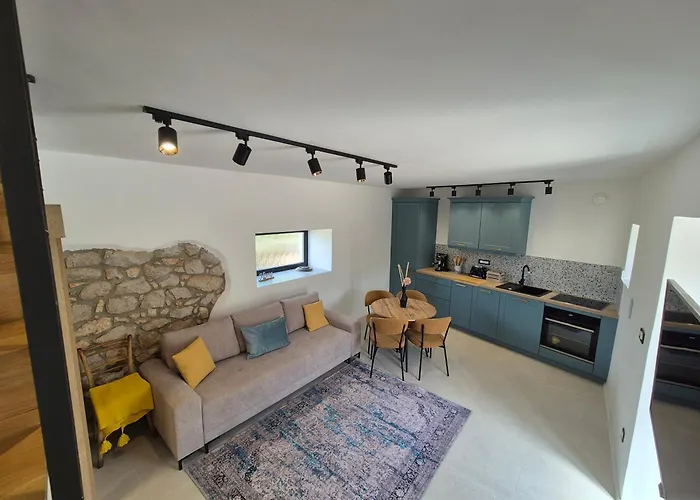 Cozy With Seaview And Parking Ideal For Small Family Brzac