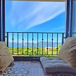 Cozy With Seaview And Parking Ideal For Small Family