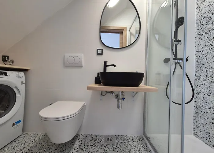 Cozy With Seaview And Parking Ideal For Small Family * Brzac