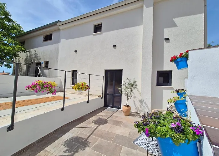 Cozy With Seaview And Parking Ideal For Small Family Tatil Evi Brzac