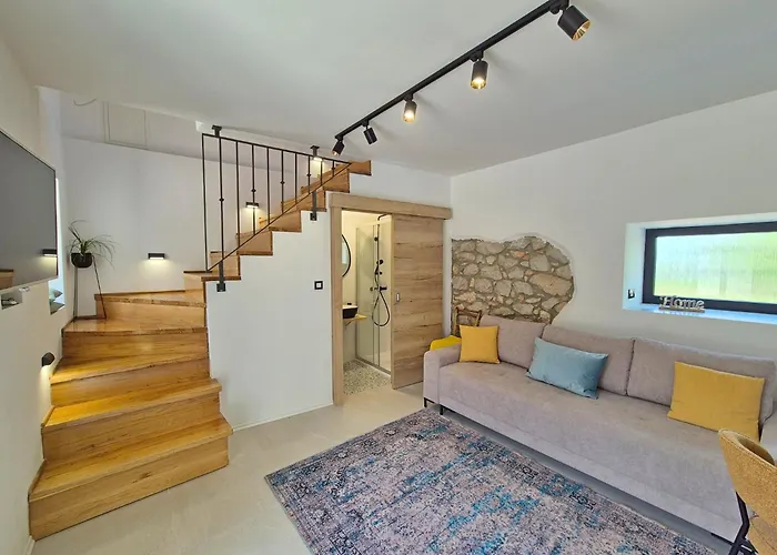 Cozy With Seaview And Parking Ideal For Small Family