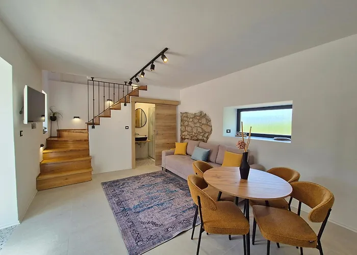 Cozy With Seaview And Parking Ideal For Small Family *