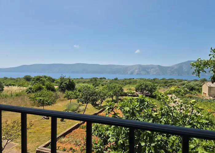 Cozy With Seaview And Parking Ideal For Small Family * Brzac