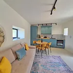 Case de vacanță Cozy With Seaview And Parking Ideal For Small Family Brzac