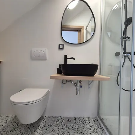 Cozy With Seaview And Parking Ideal For Small Family * Brzac