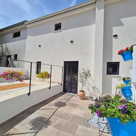 Cozy With Seaview And Parking Ideal For Small Family Nyaraló Brzac