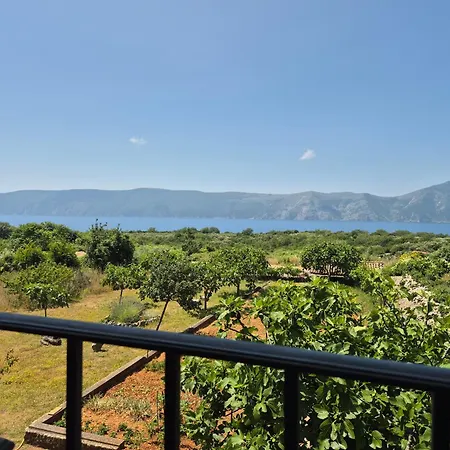 Cozy With Seaview And Parking Ideal For Small Family * Brzac